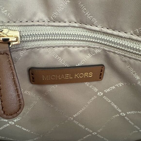 Michael Kors Avril Extra Large Tote NWT - Picture 11 of 13